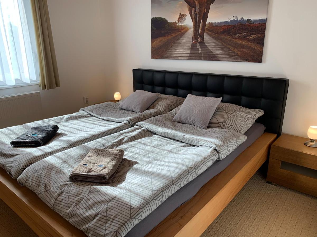 Apartman Tinasol Мошонмадьяровар Экстерьер фото