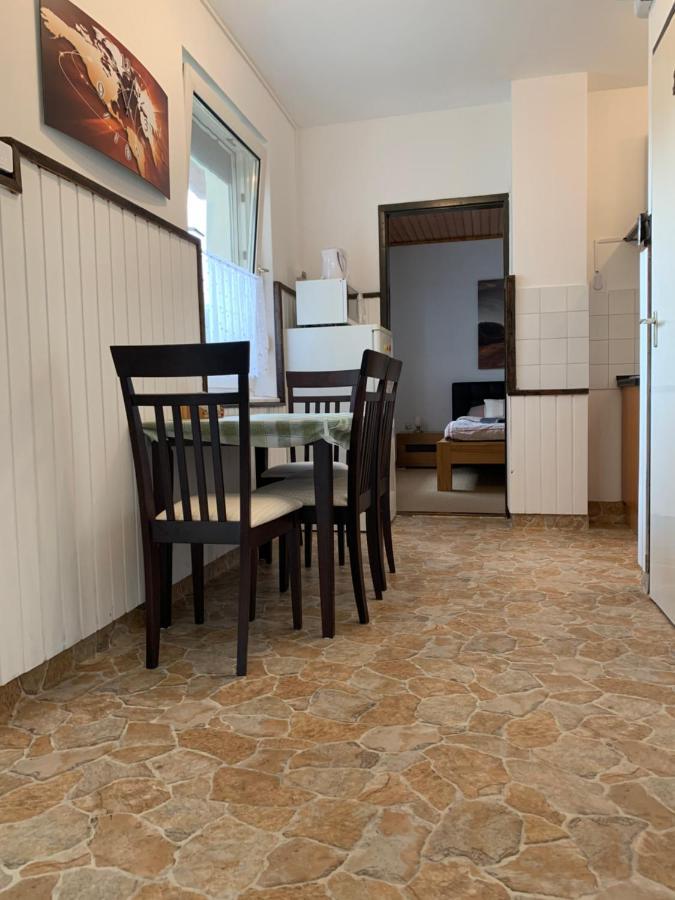 Apartman Tinasol Мошонмадьяровар Экстерьер фото